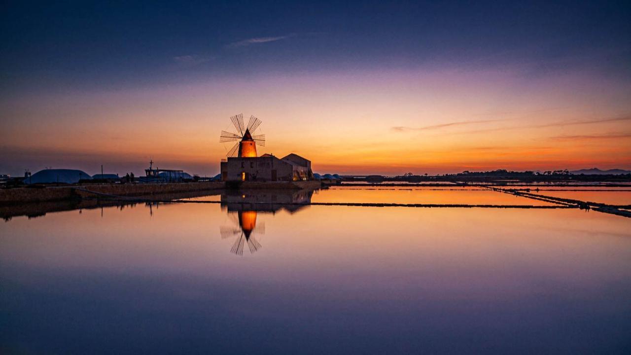 Sole, Mare E Trallalla Rilievo Bagian luar foto