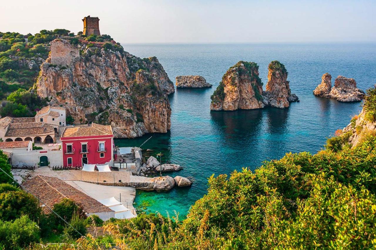 Sole, Mare E Trallalla Rilievo Bagian luar foto